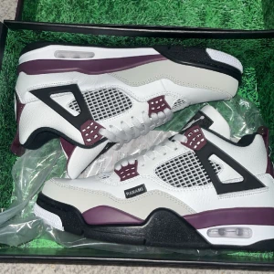 Jordan 4 Grand Paris strl 42 - Helt nya Jordan Grand Paris, riktigt fina skor. Storlek 42. Skoblock samt box ingår också.