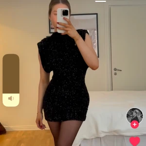 Söker denna! - Söker denna klänning från zara i xs!!