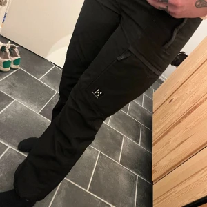 Haglöfs vindbyxor - Haglöfs vindbyxor som är lätt fodrade. Supersnygga med bra fickor