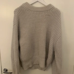 Stickad tröja  - Lite slitningar annars bra skick