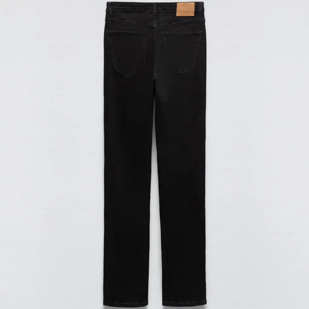 svarte jeans med hull, pent brukt, selges siden de er for små, størrelse XS/34. Jeans & Byxor.