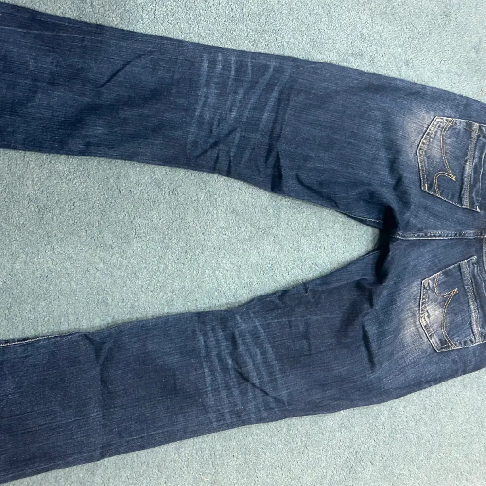 Jättefina lågmidjade LTB jeans som är köpta på plick och säljer då de var för stora. De har inga defekter och frakten står köparen för. 💕. Jeans & Byxor.