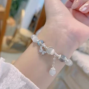 1 St Söt Glas Kattöga Sten Fjärilshänge Pärlarmband, Grått Månsken Stort 8 Mm Handsnöre, Trendig Smyckespresent För Tjejer - Perfekta för vardag eller fest! Lys upp din stil med detta fina smyckesset! Snabb leverans 2-4 dagar genom Sverige. Frakten kommer kosta 15 kr . 