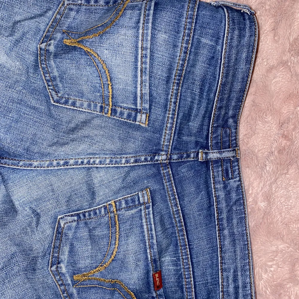 Jeans ifrån Blend köpta ifrån Plick. Säljer då dom var lite förstora på mig😊storlek 27💘dom är väldigt bra skick.. Jeans & Byxor.