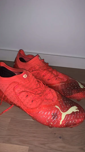Puma Future Z - Puma fotbollsskor använda 3 gånger. Är för stora så säljs nu billigare. Nypris 2299kr!kan gå ner i pris 💪🏼