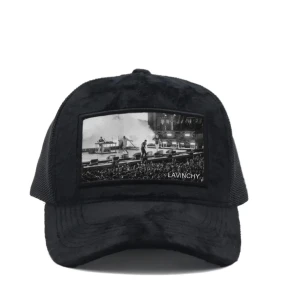 Lavinchy X Hov1 svart velvet keps - -Nu släpper vi på Lavinchy våra första kepsar! Till den som vill ha en snygg och skön keps till sommaren eller ha något fint o ge till din vän, Det går att förbeställa dom i DM eftersom hemsidan är påväg upp dom är väldigt efterfrågade!