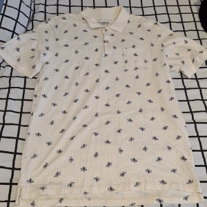 Beige piketröja  - Beige piketröja 