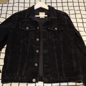 Svart manchesterjacka - Svart manchesterjacka.
