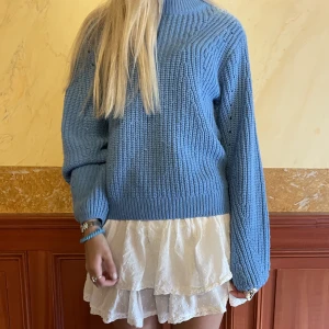 Stickad tröja  - Sjukt söt stickad tröja, slutsåld ifrån Gina tricot! 💙