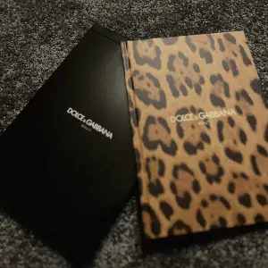 Helt oanvänt anteckningsbok från Dolce & Gabbana Beauty. 