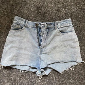 Jeansshorts - Avklippta jeans, små i storleken 