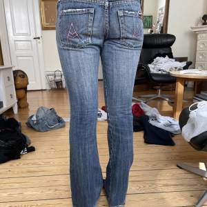 Intressekoll på en av mina favorit jeans eftersom de inte passar längre. Bootcut o lågmidjade