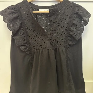 Mango topp - Somrig topp/blus💕 köpt för 350kr på mango❤️‍🔥köp direkt för 250kr