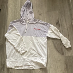 Hoodie  - Knappast använd hoodie, bra skick 