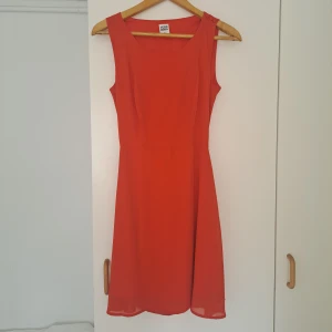 Fantastiskt fin klänning ❤️ - Jättefin klänning med vackert fall ❤️   Knappt använd men för liten 