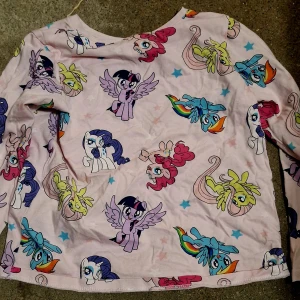 Barntröja - Fin barntröja. Inga skador