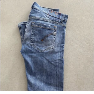 Dondup jeans - Ett par dondup jeans i riktigt bra skick i modellen george. Nypris 2900.