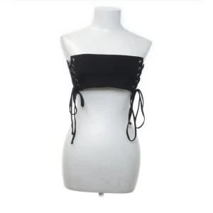 Tub topp - Super snygg svart fest topp från bikbok som jag köpte för flera år sedan. Aldrig använd utan enbart testad🥰 använd gärna ”köp nu” knappen!