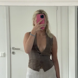 Kostymväst - Brun kostymväst, perfekt som festtopp! 🤎