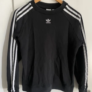 Sweatshirt  - En sweatshirt från adidas som aldrig blivit använd💗