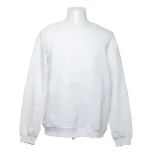 Basic vit sweatshirt från H&M i storlek L, super mjuk och skön. 