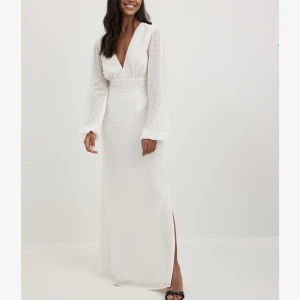 Långklänning  - Så fin långklänning från Ida Carlssons kollektion med nakd. Slutsåld❤️