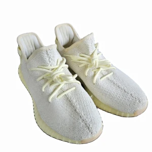 Yeezy Boost 350 "Butter" - Säljer mina Yeezy butters som jag använt ungefär tre gånger sen de släpptes sommaren 2018 pga för små för mig. Riktigt bra skick och boxen samt kvitto från Adidas finns! Storlek 43 1/3. Nypris runt 4000