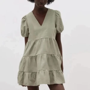 Klänning från zara  - Fin sommarklänning i storlek M, passar även S 🩷