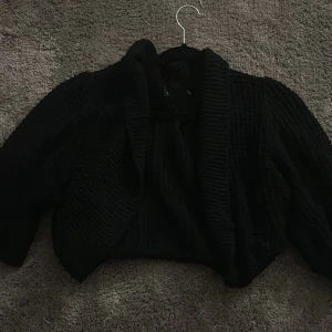 Trekvartsärmad bolero - Jättefin trekvartsärms bolero/kofta🫶🏻stickad⚡️