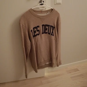 Sweatshirt - Nästan oanvänd tröja i mycket gott skick