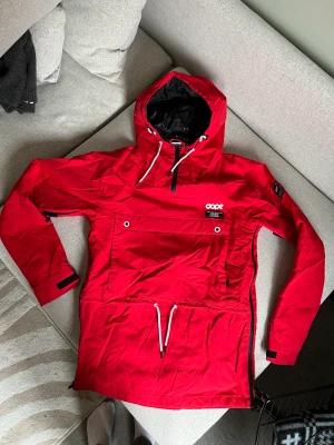 Dope skidjacka - Röd anorak från dope, använd en vecka i alperna. 