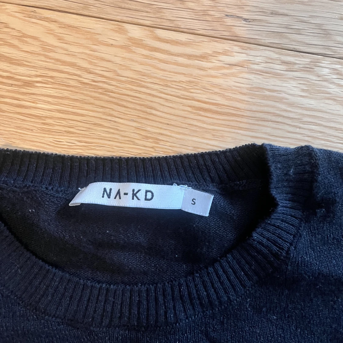 Kroppad tunn stickad tröja  - 90