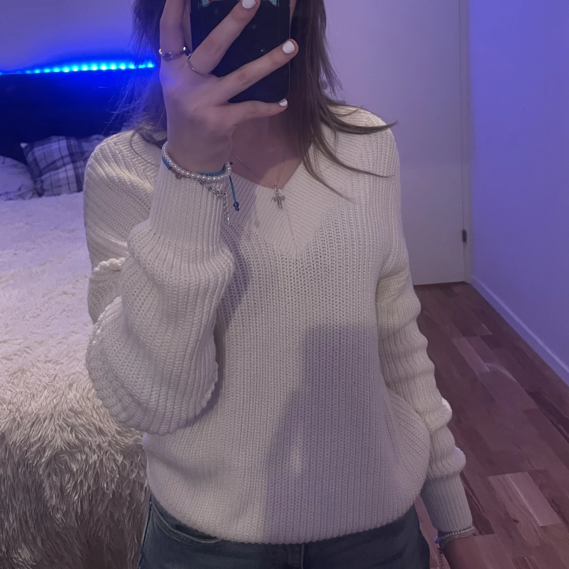 En basic varm vit stickad tröja