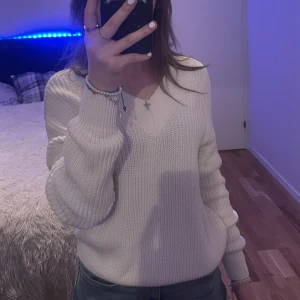 En basic varm vit stickad tröja - En super fin stickad tröja🥰