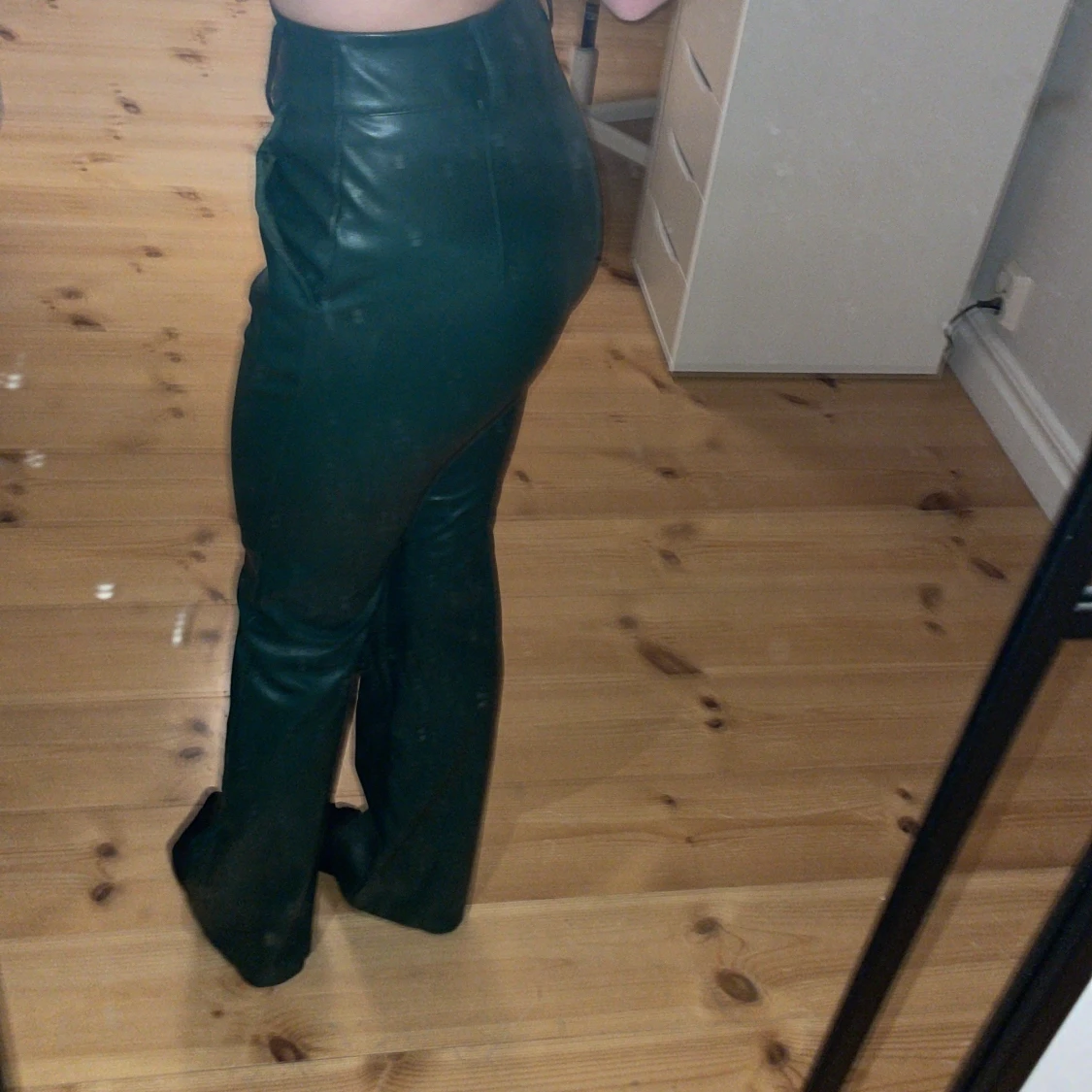 Gröna skinn byxor  - 90