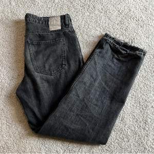 svarta jeans 8/10 i skick