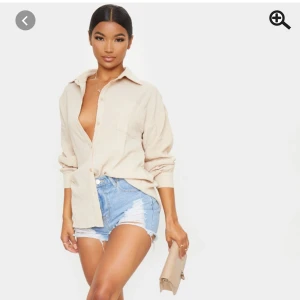  Skjorta  - Jätte fin skjorta perfekt för sommaren och stranden.