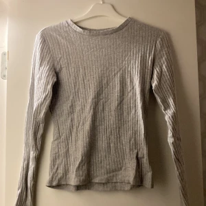 Tröja - En jätte fin tröja från bikbok! Androg använd!
