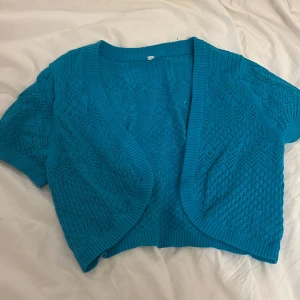 Bolero - En jättesöt stickad kortärmad bolero. I superskick!