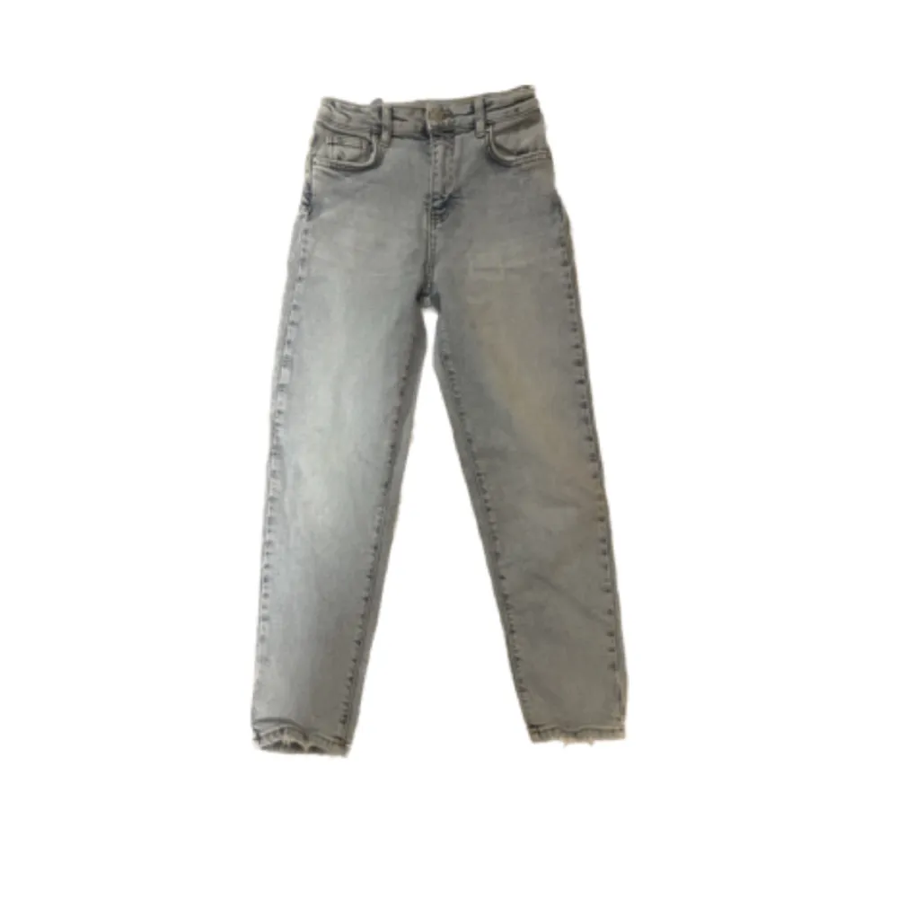 Så snygga Jeans från Ginatricot i storlek 140, säljer pga att dem inte passar mig. Knappt använda, fåtal gånger. Ny pris 299, mitt 165! Bara att kontakta vid frågor eller vid intresse!💓. Jeans & Byxor.