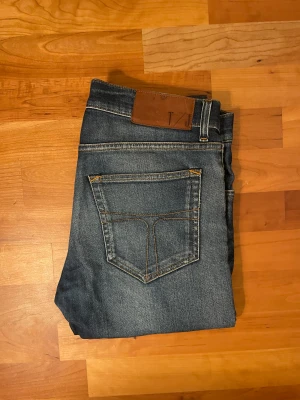 Tiger of Sweden jeans - Sweden jeans, modell - evolve, i storlek 28, skick 9/10. Nypris: 1300kr Vårt pris: 449kr