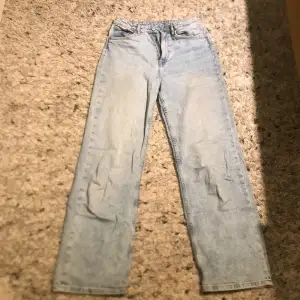 Fina bootcut jeans. Jag har använt dem ganska mycket förr men dem har fortfarande lika bra skick som när jag köpte!❤️