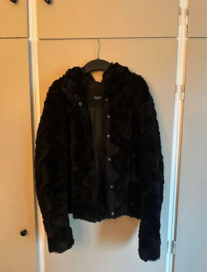 Svart teddyjacka - Svart teddyjacka storlek M