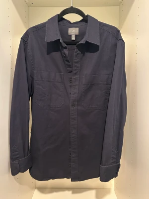 Skjortjacka - Skjort jacka från HM relativt ny och har inte använt på länge.  