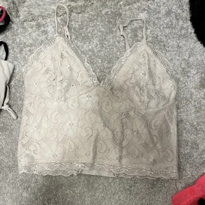 Spetslinne  - Oanvänt! Stretchigt och fint❤️ 