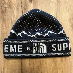 TNF supreme - The north face X supreme mössa 10/10