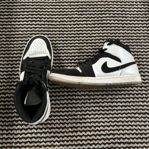 Nike Jordan 1 Diamond mid - Säljer dessa feta Jordans. Inte använda så mycket och skick 7/10. Storlek 42. Hör av er vid frågor