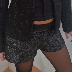 Paljettshorts - Fina paljettshorts som gör din outfit lite roligare! Supersnygga och passar att både klä upp och klä ner! Nycksick, skriv privat vid eventuella frågor💕