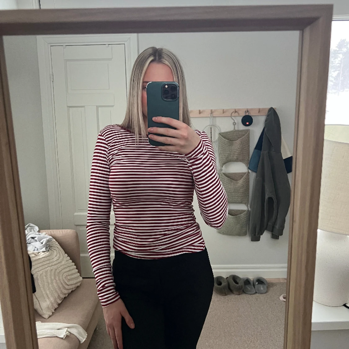 Snygg rödrandig tröja! 