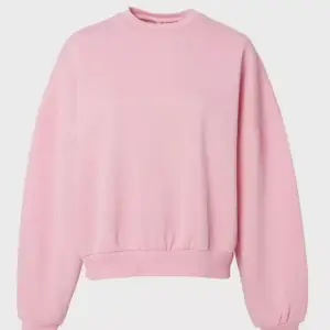Använd fåtal gånger, är i fint skick! Ljus rosa chunky Sweater från Nelly. Dåligt ljus på min bild, kan skicka fler bilder på tröjan om det behövs 